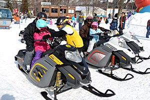 スノーモービル